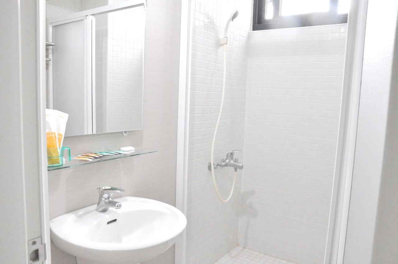 Backpackers' Hostel Taoyuan Airport Bagian luar foto