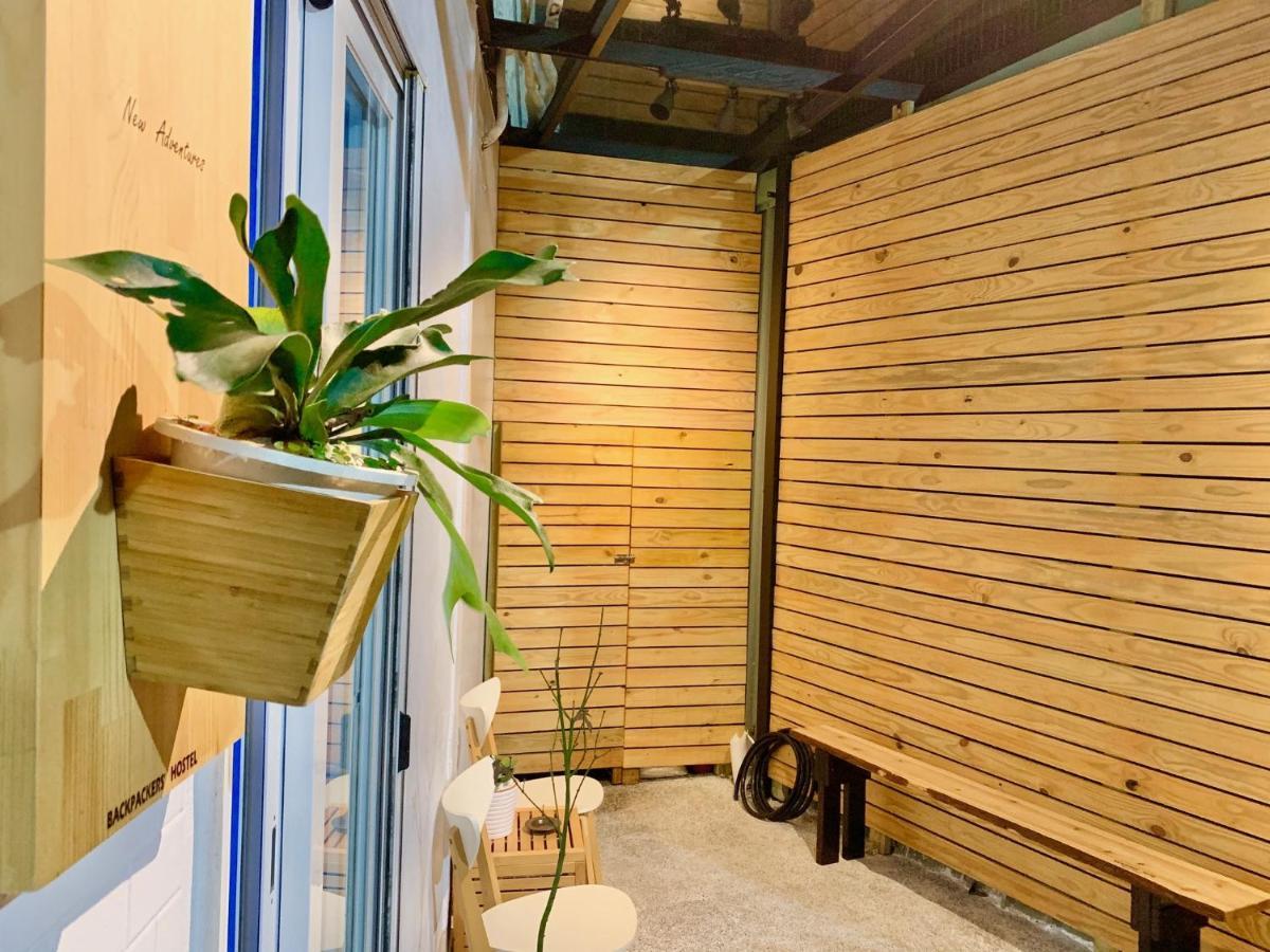 Backpackers' Hostel Taoyuan Airport Bagian luar foto