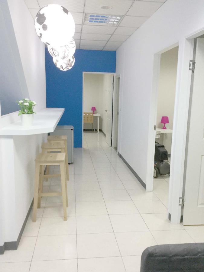 Backpackers' Hostel Taoyuan Airport Bagian luar foto