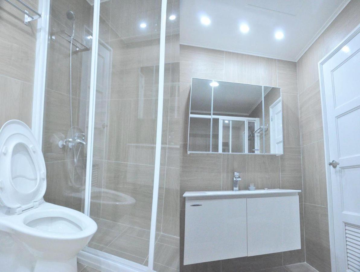 Backpackers' Hostel Taoyuan Airport Bagian luar foto
