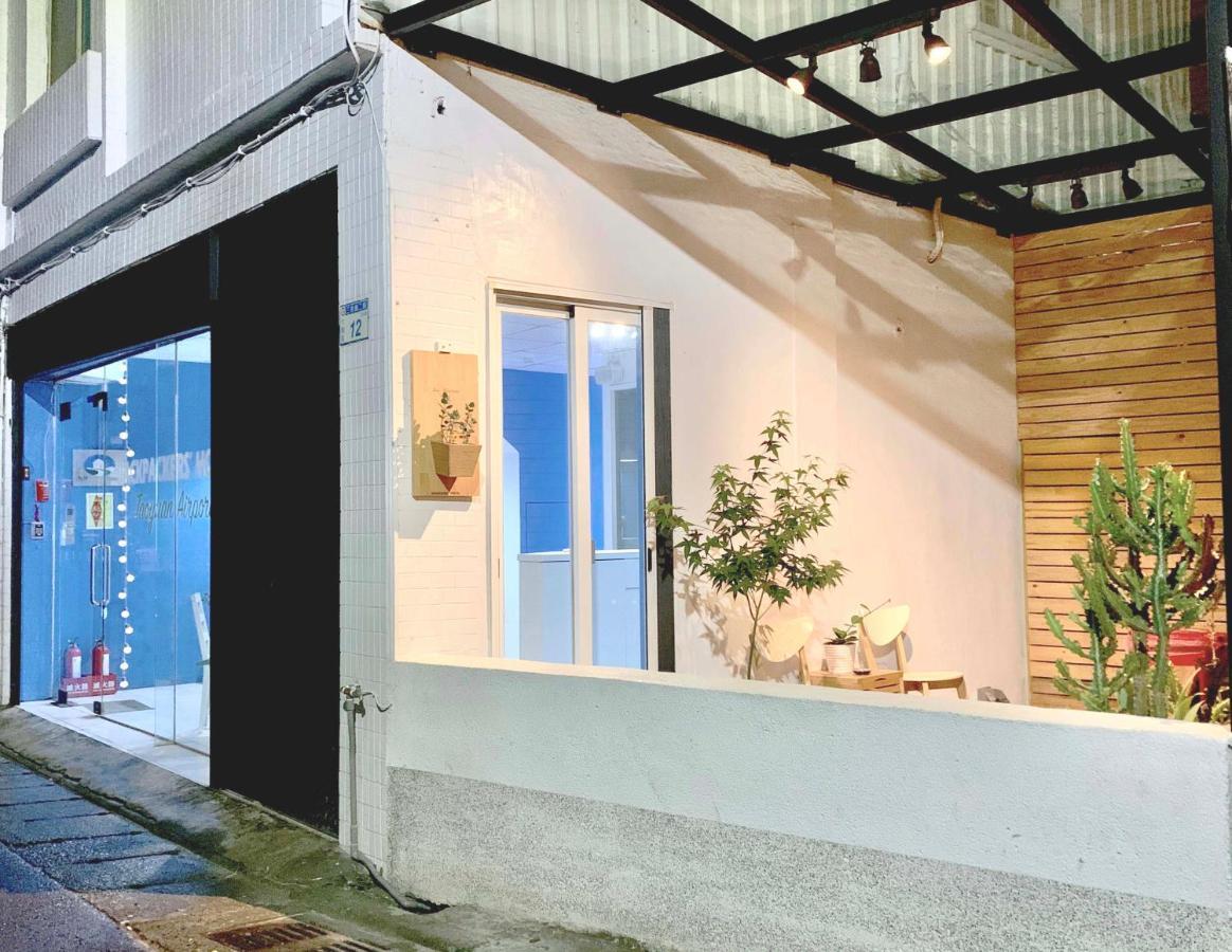 Backpackers' Hostel Taoyuan Airport Bagian luar foto